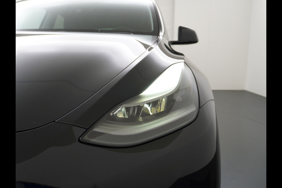 Tesla Model Y Long Range AWD 75kWh Warmtepomp Lmv 20" Autopilot FSD-Computer 3 Leder Panoramadak Elektr.Stuur+Stoel+Verwarmd Navi Ecc Premium  Camera's Elektr.AchterKlep Parkeer Assistent Sentry-Mode Privacyglas Bluetooth Dodehoek detector Connected services AMD-Ryzen Processor™ 1.600kg Trekvermogen Origineel Nederlandse Auto Garantie op Accu en Motor tot 24-03-2030 max. 192.000km