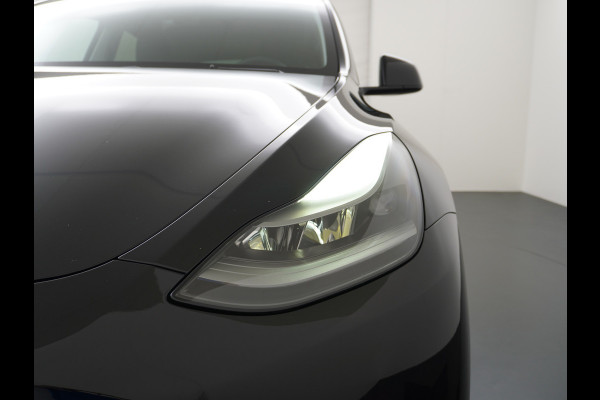 Tesla Model Y Long Range AWD 75kWh Warmtepomp Lmv 20" Autopilot FSD-Computer 3 Leder Panoramadak Elektr.Stuur+Stoel+Verwarmd Navi Ecc Premium  Camera's Elektr.AchterKlep Parkeer Assistent Sentry-Mode Privacyglas Bluetooth Dodehoek detector Connected services AMD-Ryzen Processor™ 1.600kg Trekvermogen Origineel Nederlandse Auto Garantie op Accu en Motor tot 24-03-2030 max. 192.000km
