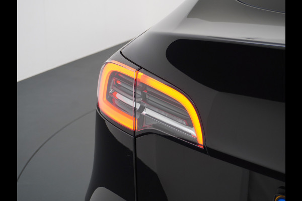 Tesla Model Y Long Range AWD 75kWh Warmtepomp Lmv 20" Autopilot FSD-Computer 3 Leder Panoramadak Elektr.Stuur+Stoel+Verwarmd Navi Ecc Premium  Camera's Elektr.AchterKlep Parkeer Assistent Sentry-Mode Privacyglas Bluetooth Dodehoek detector Connected services AMD-Ryzen Processor™ 1.600kg Trekvermogen Origineel Nederlandse Auto Garantie op Accu en Motor tot 24-03-2030 max. 192.000km