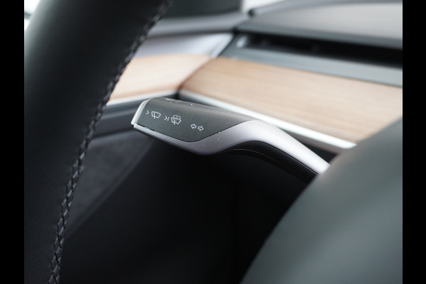 Tesla Model Y Long Range AWD 75kWh Warmtepomp Lmv 20" Autopilot FSD-Computer 3 Leder Panoramadak Elektr.Stuur+Stoel+Verwarmd Navi Ecc Premium  Camera's Elektr.AchterKlep Parkeer Assistent Sentry-Mode Privacyglas Bluetooth Dodehoek detector Connected services AMD-Ryzen Processor™ 1.600kg Trekvermogen Origineel Nederlandse Auto Garantie op Accu en Motor tot 24-03-2030 max. 192.000km