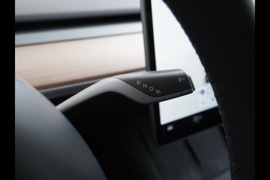 Tesla Model Y Long Range AWD 75kWh Warmtepomp Lmv 20" Autopilot FSD-Computer 3 Leder Panoramadak Elektr.Stuur+Stoel+Verwarmd Navi Ecc Premium  Camera's Elektr.AchterKlep Parkeer Assistent Sentry-Mode Privacyglas Bluetooth Dodehoek detector Connected services AMD-Ryzen Processor™ 1.600kg Trekvermogen Origineel Nederlandse Auto Garantie op Accu en Motor tot 24-03-2030 max. 192.000km