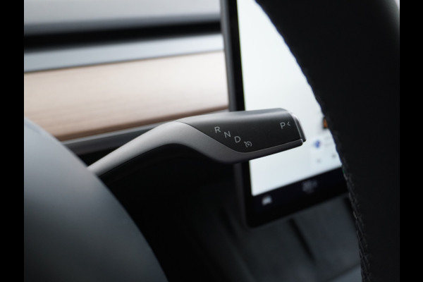 Tesla Model Y Long Range AWD 75kWh Warmtepomp Lmv 20" Autopilot FSD-Computer 3 Leder Panoramadak Elektr.Stuur+Stoel+Verwarmd Navi Ecc Premium  Camera's Elektr.AchterKlep Parkeer Assistent Sentry-Mode Privacyglas Bluetooth Dodehoek detector Connected services AMD-Ryzen Processor™ 1.600kg Trekvermogen Origineel Nederlandse Auto Garantie op Accu en Motor tot 24-03-2030 max. 192.000km