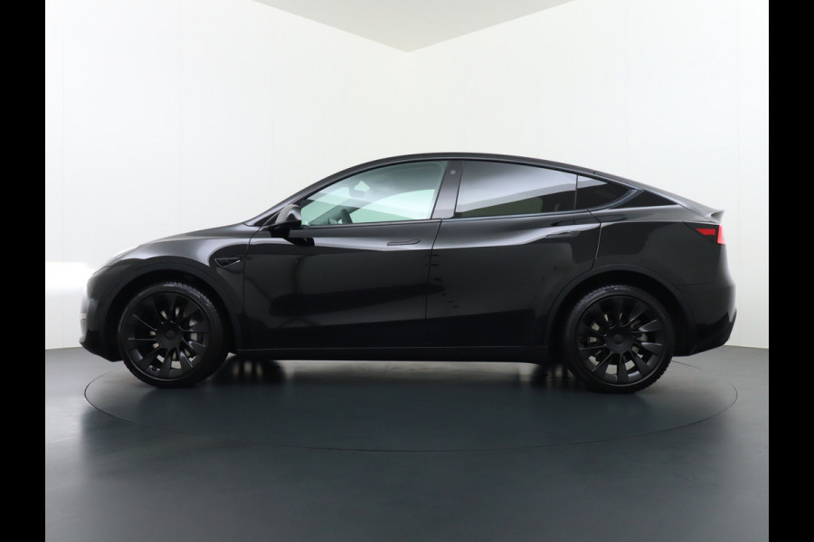 Tesla Model Y Long Range AWD 75kWh Warmtepomp Lmv 20" Autopilot FSD-Computer 3 Leder Panoramadak Elektr.Stuur+Stoel+Verwarmd Navi Ecc Premium  Camera's Elektr.AchterKlep Parkeer Assistent Sentry-Mode Privacyglas Bluetooth Dodehoek detector Connected services AMD-Ryzen Processor™ 1.600kg Trekvermogen Origineel Nederlandse Auto Garantie op Accu en Motor tot 24-03-2030 max. 192.000km