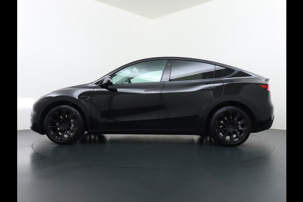 Tesla Model Y Long Range AWD 75kWh Warmtepomp Lmv 20" Autopilot FSD-Computer 3 Leder Panoramadak Elektr.Stuur+Stoel+Verwarmd Navi Ecc Premium  Camera's Elektr.AchterKlep Parkeer Assistent Sentry-Mode Privacyglas Bluetooth Dodehoek detector Connected services AMD-Ryzen Processor™ 1.600kg Trekvermogen Origineel Nederlandse Auto Garantie op Accu en Motor tot 24-03-2030 max. 192.000km