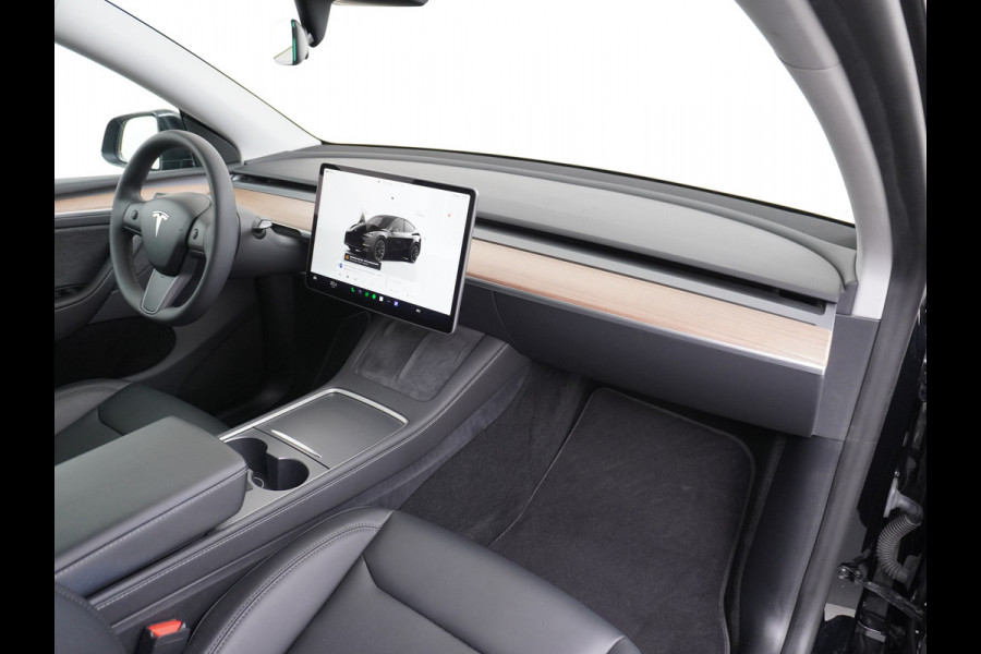 Tesla Model Y Long Range AWD 75kWh Warmtepomp Lmv 20" Autopilot FSD-Computer 3 Leder Panoramadak Elektr.Stuur+Stoel+Verwarmd Navi Ecc Premium  Camera's Elektr.AchterKlep Parkeer Assistent Sentry-Mode Privacyglas Bluetooth Dodehoek detector Connected services AMD-Ryzen Processor™ 1.600kg Trekvermogen Origineel Nederlandse Auto Garantie op Accu en Motor tot 24-03-2030 max. 192.000km