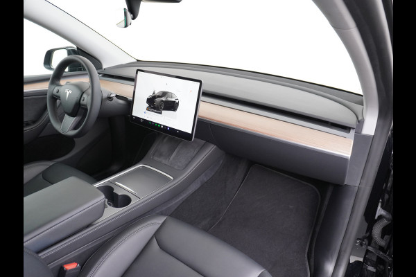Tesla Model Y Long Range AWD 75kWh Warmtepomp Lmv 20" Autopilot FSD-Computer 3 Leder Panoramadak Elektr.Stuur+Stoel+Verwarmd Navi Ecc Premium  Camera's Elektr.AchterKlep Parkeer Assistent Sentry-Mode Privacyglas Bluetooth Dodehoek detector Connected services AMD-Ryzen Processor™ 1.600kg Trekvermogen Origineel Nederlandse Auto Garantie op Accu en Motor tot 24-03-2030 max. 192.000km