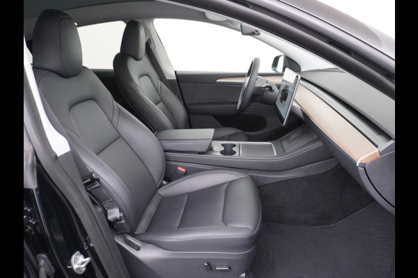 Tesla Model Y Long Range AWD 75kWh Warmtepomp Lmv 20" Autopilot FSD-Computer 3 Leder Panoramadak Elektr.Stuur+Stoel+Verwarmd Navi Ecc Premium  Camera's Elektr.AchterKlep Parkeer Assistent Sentry-Mode Privacyglas Bluetooth Dodehoek detector Connected services AMD-Ryzen Processor™ 1.600kg Trekvermogen Origineel Nederlandse Auto Garantie op Accu en Motor tot 24-03-2030 max. 192.000km
