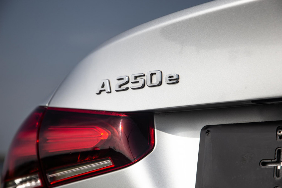 Mercedes-Benz A-Klasse A-Klasse Limousine A-Klasse Limousine A 250 e ( AUTOMAAT / LEDER / CRUISE CONTROLE / CAMERA / CARPLAY