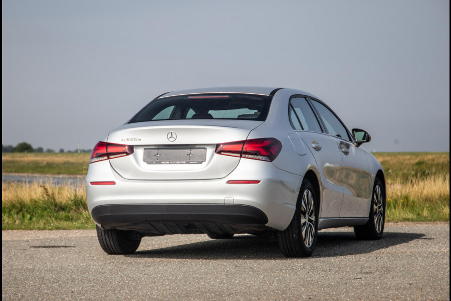 Mercedes-Benz A-Klasse A-Klasse Limousine A-Klasse Limousine A 250 e ( AUTOMAAT / LEDER / CRUISE CONTROLE / CAMERA / CARPLAY