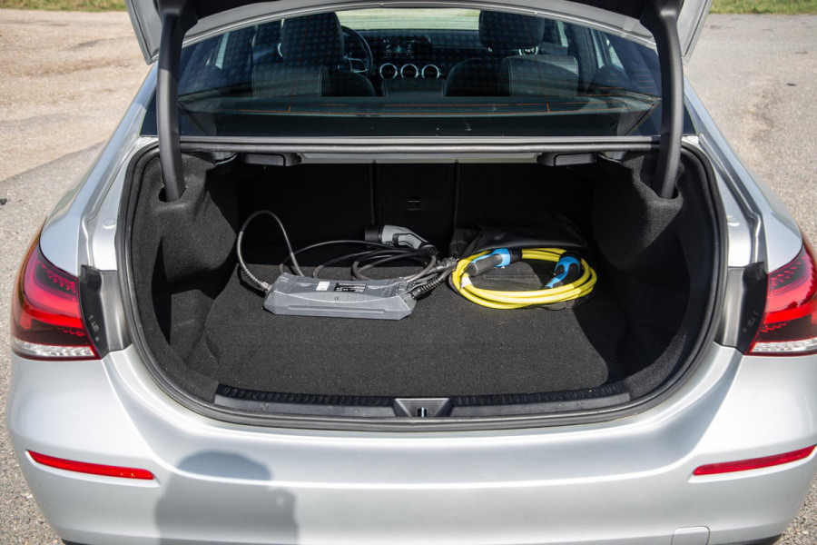 Mercedes-Benz A-Klasse A-Klasse Limousine A-Klasse Limousine A 250 e ( AUTOMAAT / LEDER / CRUISE CONTROLE / CAMERA / CARPLAY
