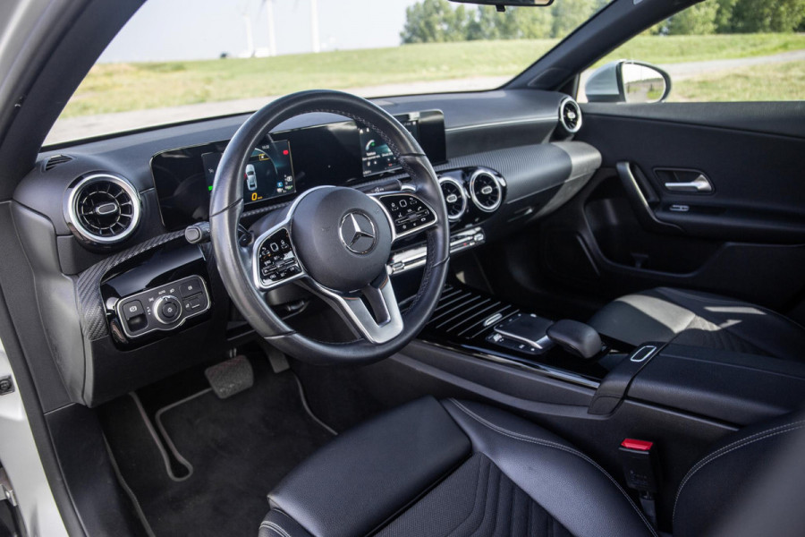 Mercedes-Benz A-Klasse A-Klasse Limousine A-Klasse Limousine A 250 e ( AUTOMAAT / LEDER / CRUISE CONTROLE / CAMERA / CARPLAY