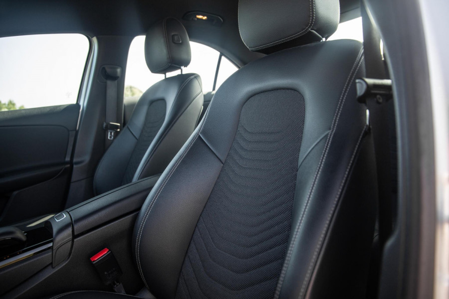 Mercedes-Benz A-Klasse A-Klasse Limousine A-Klasse Limousine A 250 e ( AUTOMAAT / LEDER / CRUISE CONTROLE / CAMERA / CARPLAY