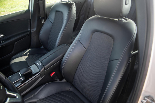 Mercedes-Benz A-Klasse A-Klasse Limousine A-Klasse Limousine A 250 e ( AUTOMAAT / LEDER / CRUISE CONTROLE / CAMERA / CARPLAY