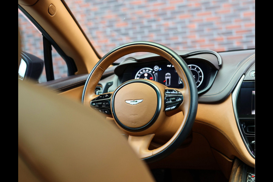Aston Martin Dbx 4.0 V8 | Minotaur Green - Pano - Historie