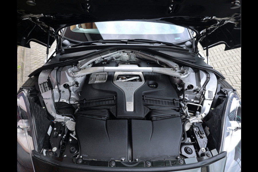 Aston Martin Dbx 4.0 V8 | Minotaur Green - Pano - Historie
