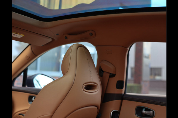 Aston Martin Dbx 4.0 V8 | Minotaur Green - Pano - Historie