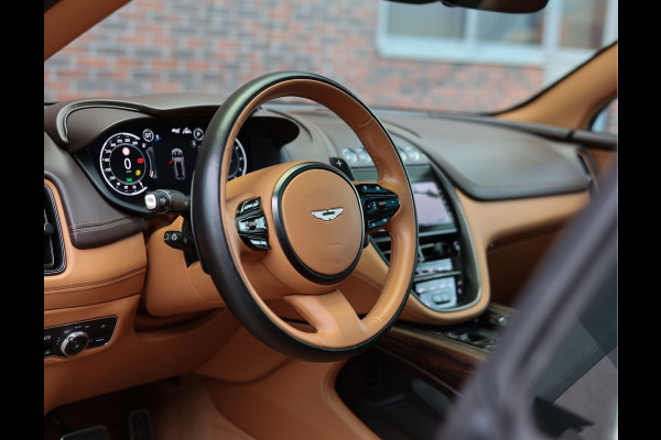 Aston Martin Dbx 4.0 V8 | Minotaur Green - Pano - Historie
