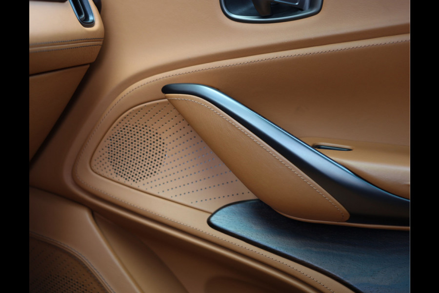Aston Martin Dbx 4.0 V8 | Minotaur Green - Pano - Historie