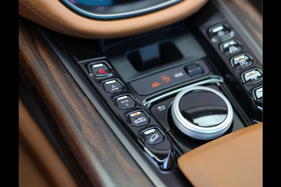 Aston Martin Dbx 4.0 V8 | Minotaur Green - Pano - Historie
