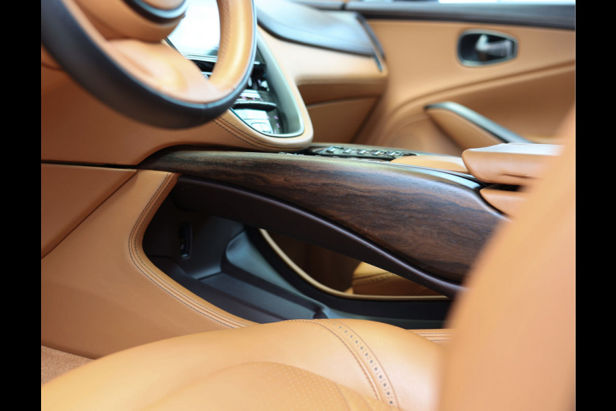 Aston Martin Dbx 4.0 V8 | Minotaur Green - Pano - Historie