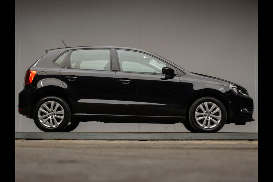 Volkswagen Polo 1.2 TSI Comfortline Business R (NAVI,LED,CRUISE,AIRCO,LM VELGEN,SPORTSTOELEN,PDC,ELECTRISCH PAKKET,NETTESTAAT)