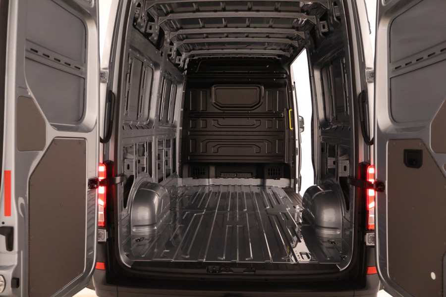 Volkswagen Crafter 2.0 TDI 103kW 140PK GVW 3.5T L3H3 WB 3640 mm Trendline BPM vrij! Operational Lease vanaf € 990,-