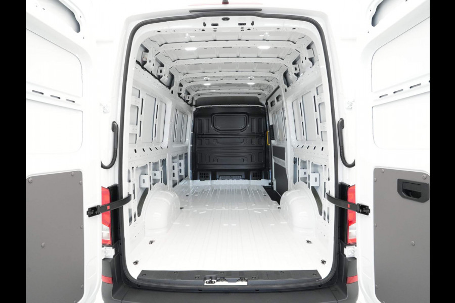 Volkswagen Crafter 2.0 TDI 103kW 140PK GVW 3.5T WB 3640mm L3H3 Highline AUT BPM vrij! Operational Lease vanaf € 990,-