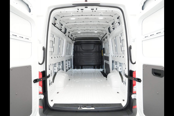 Volkswagen Crafter 2.0 TDI 103kW 140PK GVW 3.5T WB 3640mm L3H3 Highline AUT BPM vrij! Operational Lease vanaf € 990,-