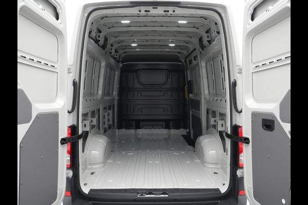 Volkswagen Crafter 2.0 TDI 103kW 140PK GVW 3.5T L3H3 Exclusive AUT BPM vrij! Operational Lease vanaf € 990,-