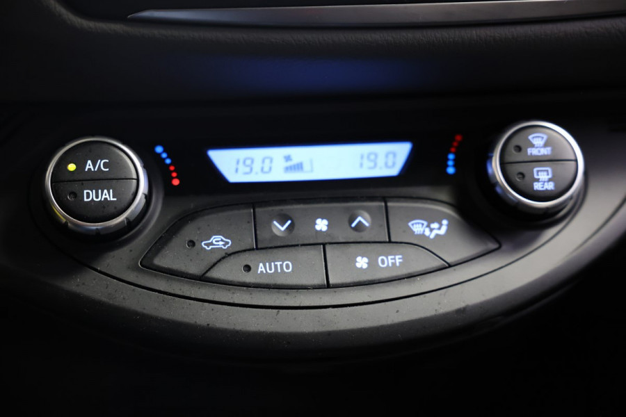 Toyota Yaris 1.5 Hybrid Design NAVI CAMERA CLIMA BT '17