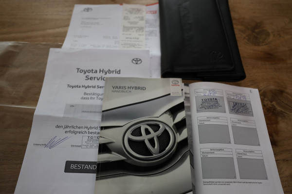 Toyota Yaris 1.5 Hybrid Design NAVI CAMERA CLIMA BT '17