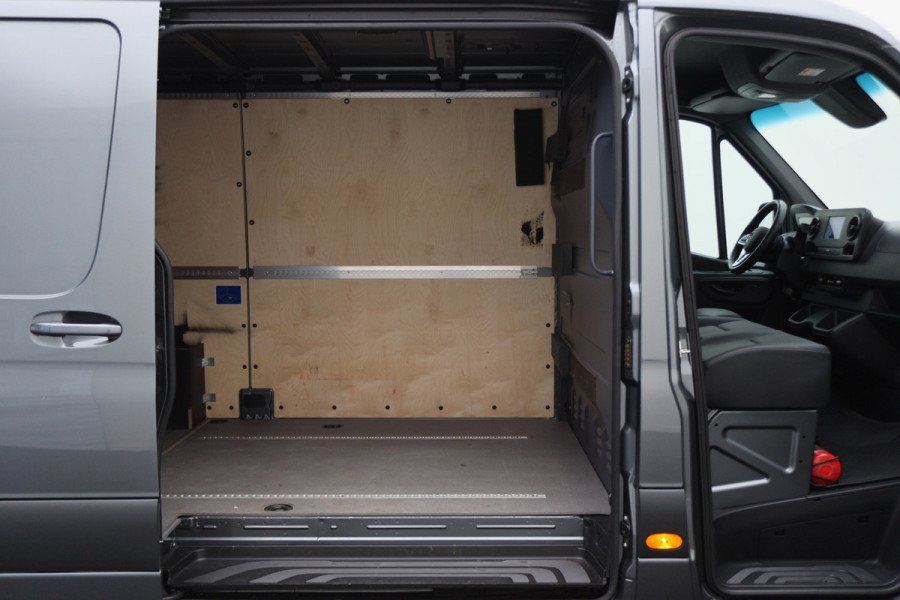 Mercedes-Benz Sprinter 317 CDI Automaat L2H1 Leer, 360° Camera, ACC, Apple Carplay, DAB, PDC, Trekhaak 3500KG, 18''