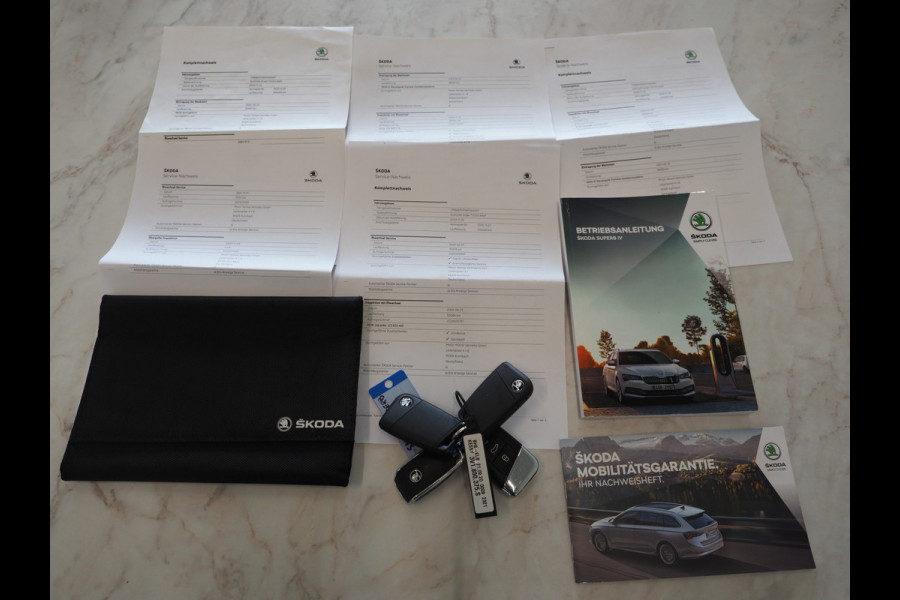 Škoda Superb Combi 1.4 TSI iV Laurin & Klement | Panoramadak | Trekhaak | Canton | 360 | Keyless | Adaptive Cruise