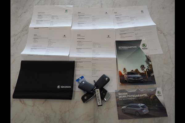 Škoda Superb Combi 1.4 TSI iV Laurin & Klement | Panoramadak | Trekhaak | Canton | 360 | Keyless | Adaptive Cruise