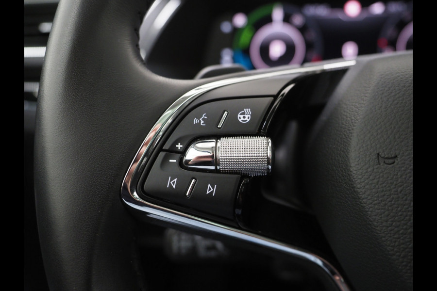 Škoda Superb Combi 1.4 TSI iV Laurin & Klement | Panoramadak | Trekhaak | Canton | 360 | Keyless | Adaptive Cruise