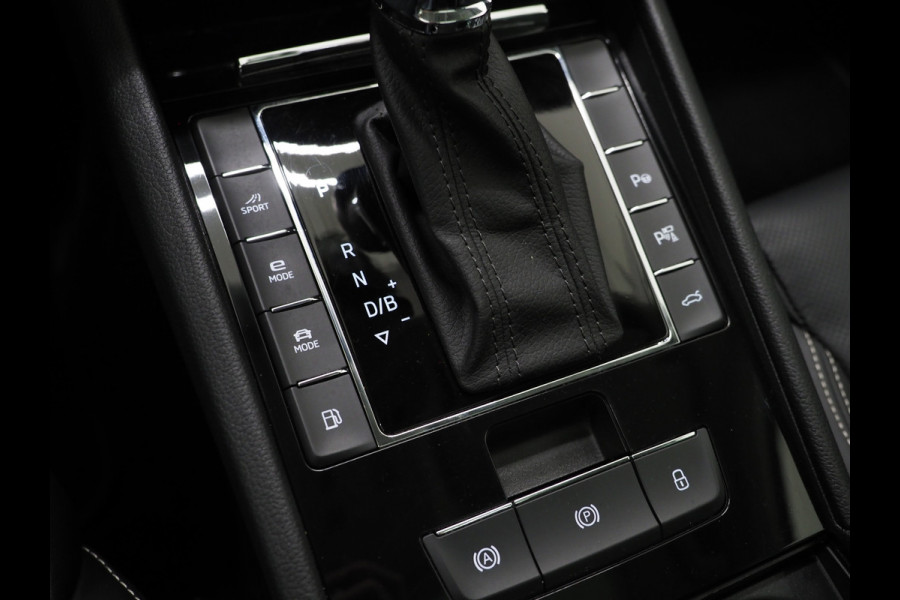 Škoda Superb Combi 1.4 TSI iV Laurin & Klement | Panoramadak | Trekhaak | Canton | 360 | Keyless | Adaptive Cruise