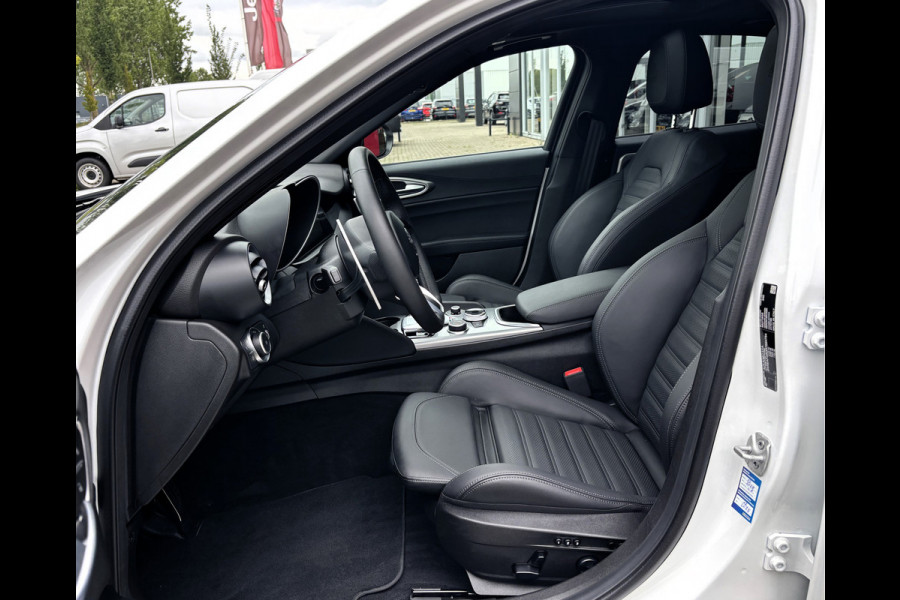 Alfa Romeo Giulia 2.0 T GME AWD Veloce | 19" Velgen | Panoramadak | Adas 2