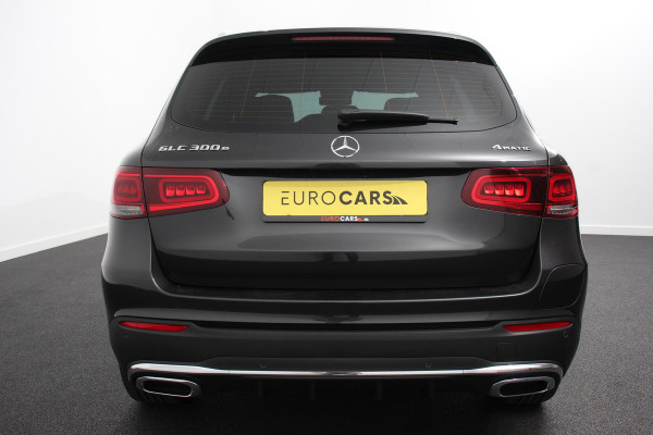 Mercedes-Benz GLC 300e 4MATIC AMG PHEV | Navigatie | Half leder Sportstoelen | Camera | Dab | Led | Electrisch bedienbare achterklep | 19"Lichtmetalen Velgen | Extra getint glas |