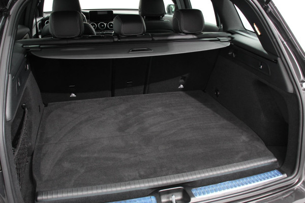 Mercedes-Benz GLC 300e 4MATIC AMG PHEV | Navigatie | Half leder Sportstoelen | Camera | Dab | Led | Electrisch bedienbare achterklep | 19"Lichtmetalen Velgen | Extra getint glas |