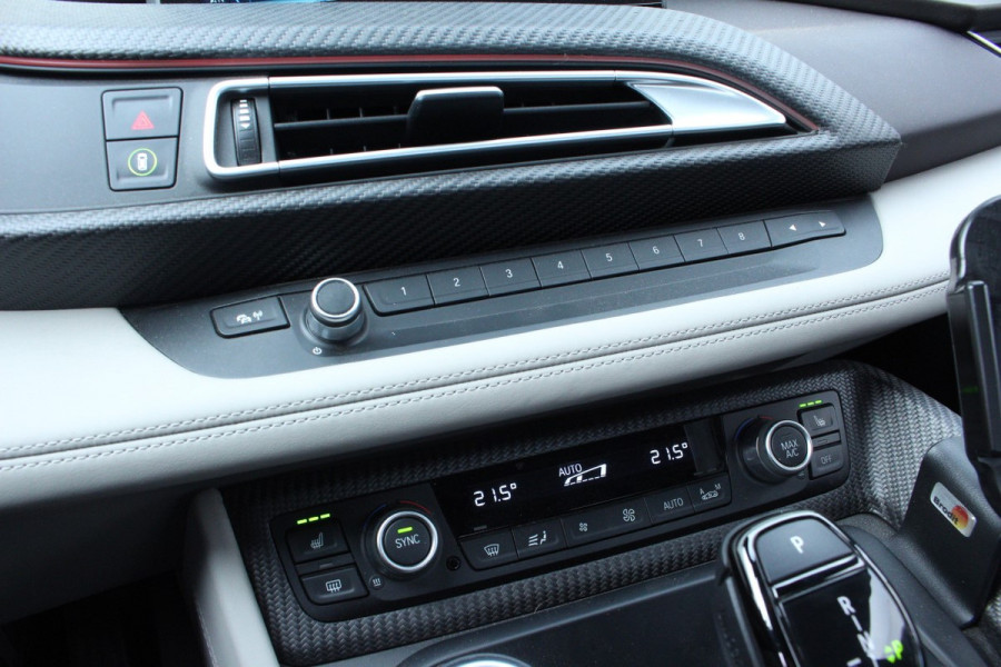 BMW i8 Roadster 1.5 375pk NAP HUD DAB LEDER CAMERA NAV BT '19