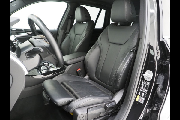 BMW X3 xDrive30e LCI 292PK | Leder | Sportstoelen | Zwarte Hemel | Camera | DAB | Carplay