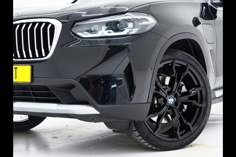 BMW X3 xDrive30e LCI 292PK | Leder | Sportstoelen | Zwarte Hemel | Camera | DAB | Carplay