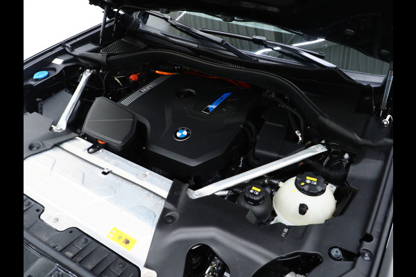 BMW X3 xDrive30e LCI 292PK | Leder | Sportstoelen | Zwarte Hemel | Camera | DAB | Carplay