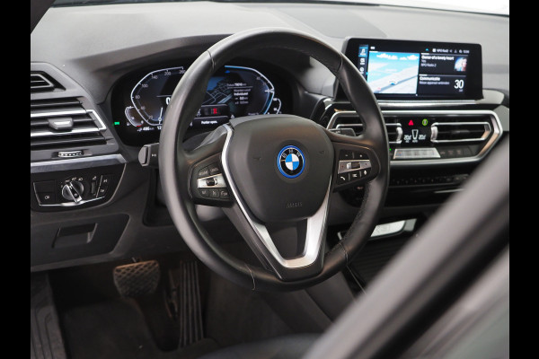 BMW X3 xDrive30e LCI 292PK | Leder | Sportstoelen | Zwarte Hemel | Camera | DAB | Carplay