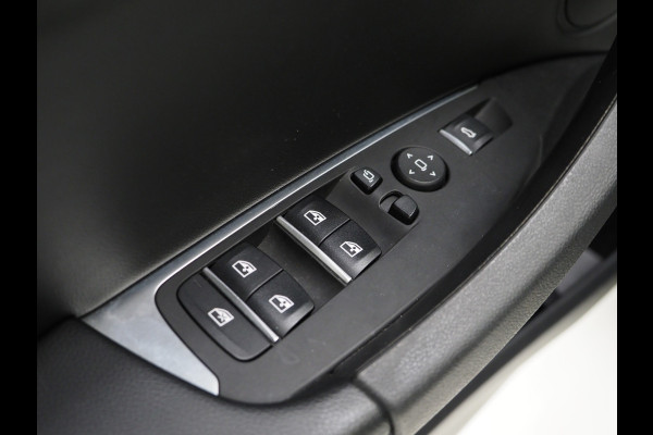 BMW X3 xDrive30e LCI 292PK | Leder | Sportstoelen | Zwarte Hemel | Camera | DAB | Carplay