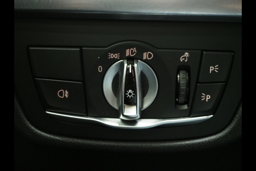 BMW X3 xDrive30e LCI 292PK | Leder | Sportstoelen | Zwarte Hemel | Camera | DAB | Carplay