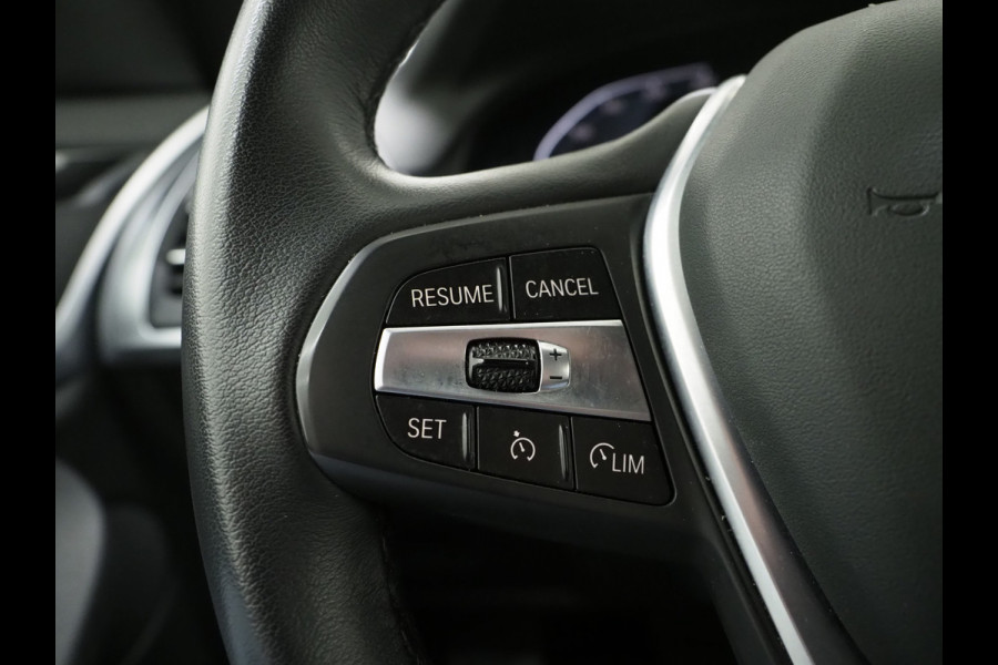 BMW X3 xDrive30e LCI 292PK | Leder | Sportstoelen | Zwarte Hemel | Camera | DAB | Carplay