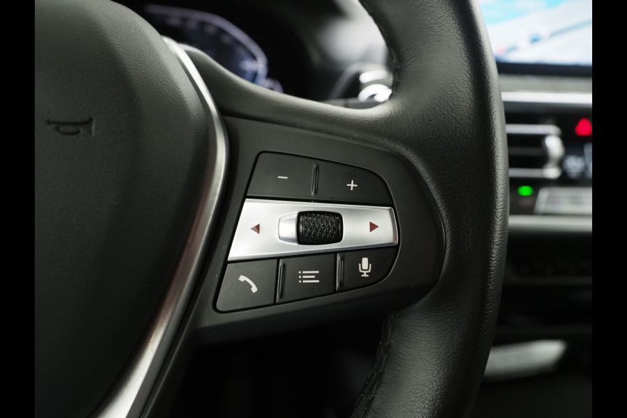 BMW X3 xDrive30e LCI 292PK | Leder | Sportstoelen | Zwarte Hemel | Camera | DAB | Carplay