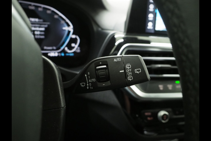 BMW X3 xDrive30e LCI 292PK | Leder | Sportstoelen | Zwarte Hemel | Camera | DAB | Carplay