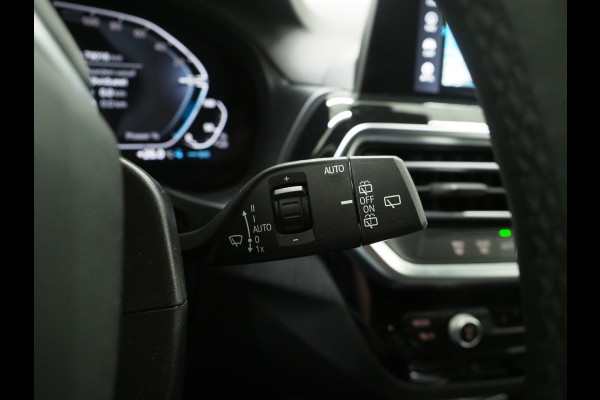 BMW X3 xDrive30e LCI 292PK | Leder | Sportstoelen | Zwarte Hemel | Camera | DAB | Carplay